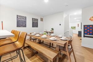 Χώρος καθιστικού στο New Renovated Home near ICC