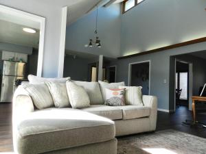 Et opholdsområde på Derby House & Indoor Pickleball + 76 billeder