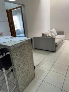 a living room with a couch and a table at Apartamento maringa in Maringá