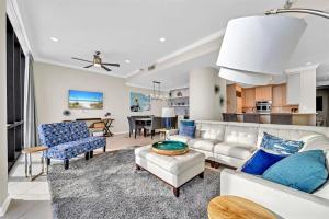 Χώρος καθιστικού στο Upscale Luxury PENTHOUSE! Beachfront with AMAZING VIEWS, One-of-a-kind