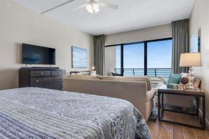 Ένα ή περισσότερα κρεβάτια σε δωμάτιο στο Upscale Luxury PENTHOUSE! Beachfront with AMAZING VIEWS, One-of-a-kind +37 φωτογραφίες
