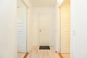 a hallway with white doors and a rug at CITY, LUX APARTM - 2 FULL BATHROOMs, 1v in Copenhagen