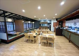 Restauracja lub miejsce do jedzenia w obiekcie 民宿食事処 たつのや