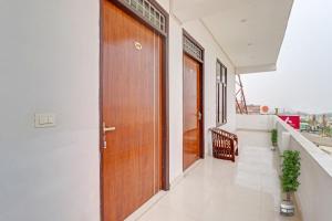 Balkoni atau teres di Hotel O Premnagar Heights +22 gambar