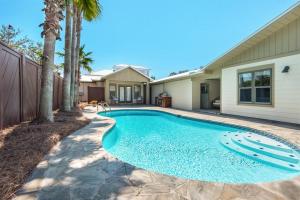 Πισίνα στο ή κοντά στο Luxury Home + Guest House ~ Private Beach Access ~Private Pool ~ Pets OK