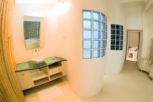 a bathroom with a sink and a mirror at Casa Janaina Ilhabela in Ilhabela +55 photos