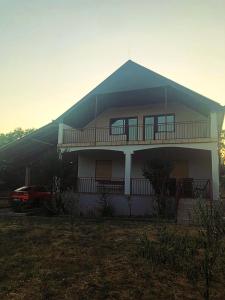 Το κτήριο όπου στεγάζεται  η παραθεριστική κατοικία