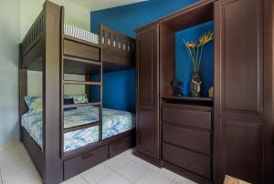 Postel nebo postele na pokoji v ubytování Coco - Laguna Azul Poolside Condo