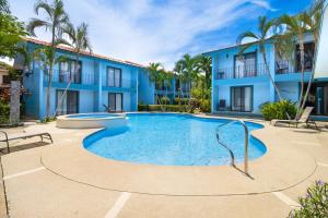 Bazén v ubytování Coco - Laguna Azul Poolside Condo nebo v jeho okolí