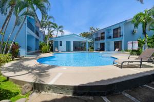 Bazén v ubytování Coco - Laguna Azul Poolside Condo nebo v jeho okolí