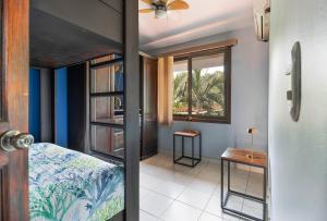 Postel nebo postele na pokoji v ubytování Coco - Laguna Azul Poolside Condo + 16 fotografií