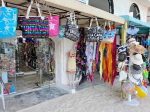 入住DUCASSI DELUXE playa LOS CORALES - rooftop pool, restaurants and beach club的客人