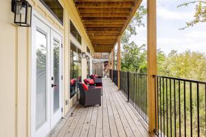 Billede fra billedgalleriet på Riverscape Townhome B, Steps to Gruene Hall! i New Braunfels