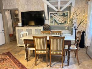 Televízia a/alebo spoločenská miestnosť v ubytovaní Villa Lido 145 m2 with pool