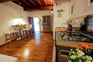 A kitchen or kitchenette at Ponte Vecchio Tower