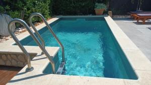 Bazén v ubytovaní Villa Lido 145 m2 with pool alebo v jeho blízkosti