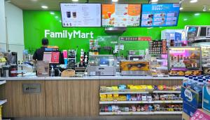 Supermarket nebo jiné obchody v  apartmánu nebo okolí
