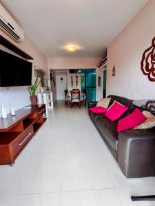 Ruang duduk di APARTAMENTO PÉ NA AREIA, PRAI DO FORTE, CABO FRIo