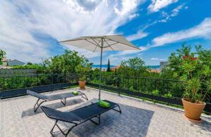 Balkón alebo terasa v ubytovaní Apartment in Crikvenica 5267