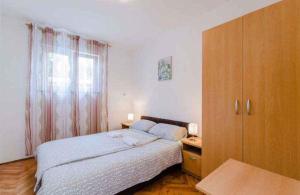 Posteľ alebo postele v izbe v ubytovaní Apartment in Crikvenica 5267
