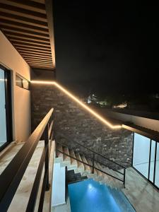 Bazén v ubytování Elegant loft with private pool nebo v jeho okolí
