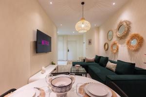 Posezení v ubytování 2BR Apartment in Prestigious Mahaj Riad