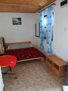 Ένα ή περισσότερα κρεβάτια σε δωμάτιο στο Seaside secluded apartments Cove Torac, Hvar - 24462