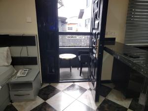 Photo de la galerie de l'établissement Caesar's Hotel & Apartment Room #6 and #13, à Ikeja