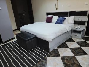 Photo de la galerie de l'établissement Caesar's Hotel & Apartment Room #6 and #13, à Ikeja 23 autres photos