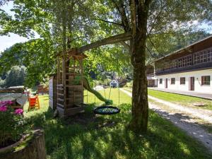 Zahrada ubytování Cowshed with private sauna