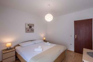 Postel nebo postele na pokoji v ubytování Apartment in Stari Grad - Insel Hvar 6321