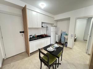 a kitchen and dining room with a table and chairs at LK Centro 8 in Belo Horizonte