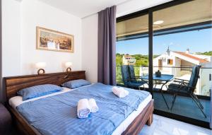 Ένα ή περισσότερα κρεβάτια σε δωμάτιο στο 1 Bedroom Lovely Apartment In Sutivan