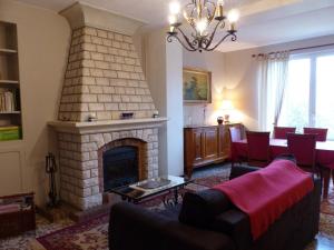 Fotografie z fotogalerie ubytování Gîte charmant avec jardin clos dans un village paisible - FR-1-489-11 v destinaci Saint-Ennemond