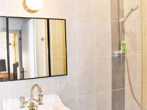 a bathroom with a sink and a shower with a mirror at Grande demeure, jardin clos, clim, proche Moulins - gîte avec draps et ménage inclus - FR-1-489-126 in Deux-Chaises +26 photos