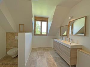 a bathroom with a sink and a toilet at Maison de campagne avec spa, jardin clos, jeux pour enfants et chemin de randonnée à proximité - FR-1-497-211 in Les Ventes-de-Bourse +27 photos