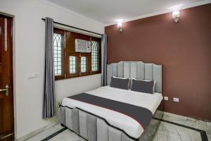 a bedroom with a large bed in a room at Hotel O Uk House Residency in Gurgaon
