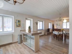 Posezení v ubytování Charmant Gîte Rénové avec Jardin Privatif, Wifi inclus - FR-1-496-331 + 12 fotografií