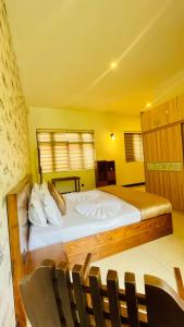 Postel nebo postele na pokoji v ubytování Royal Retreat ,Kandy