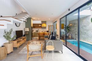 Bazén v ubytování Feya Living Villa by Betterplace nebo v jeho okolí