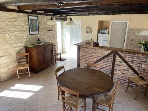 a kitchen and dining room with a table and chairs at Maison spacieuse avec jardin à Jayac, 3 chambres - FR-1-616-465 in Jayac