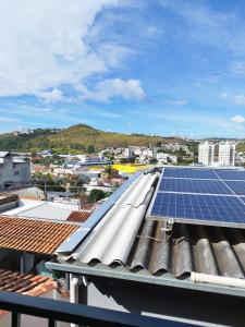 a group of solar panels on top of a roof at Apartamento loft in Poços de Caldas