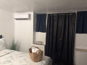 Una cama o camas en una habitación de Cozy suite at coco Beach , not pets