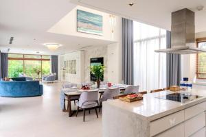 Köök või kööginurk majutusasutuses Blue Sky & Villas Beach Resort