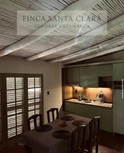 Kuchyň nebo kuchyňský kout v ubytování Finca Santa Clara