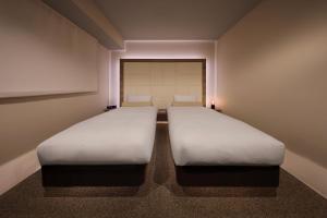 Postel nebo postele na pokoji v ubytování Doutonbori Crystal Hotel