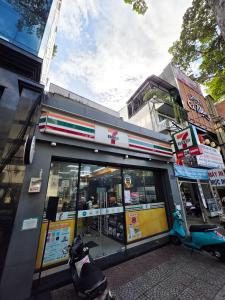 a scooter parked in front of a store at 202 부이비엔 도보 10분 , 아늑한 주택 in Ho Chi Minh City