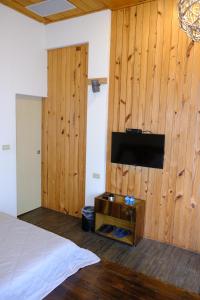Uma TV ou centro de entretenimento em SHYE Lithuania Homestay