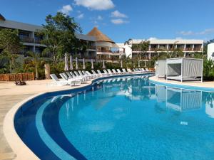 Piscina di Hotel Mundo Maya Chichén Itzá o nelle vicinanze