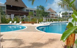 Piscina di Hotel Mundo Maya Chichén Itzá o nelle vicinanze